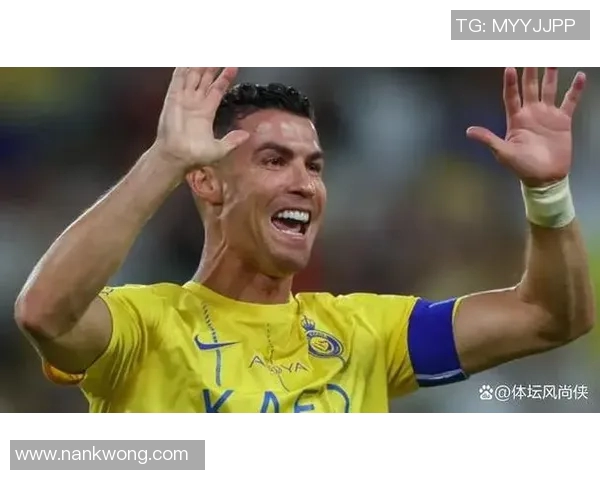 眼睛大如足球场的明星球员们展现魅力与实力的精彩瞬间 眼睛大如足球场的明星球员们展现魅力与实力的精彩瞬间