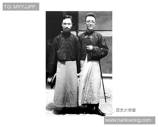 老男人与足球明星的珍贵合影记录岁月的风采与激情