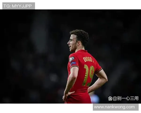 世界足球明星背后的支持者揭秘家人如何影响他们的职业生涯与成就 世界足球明星背后的支持者揭秘家人如何影响他们的职业生涯与成就