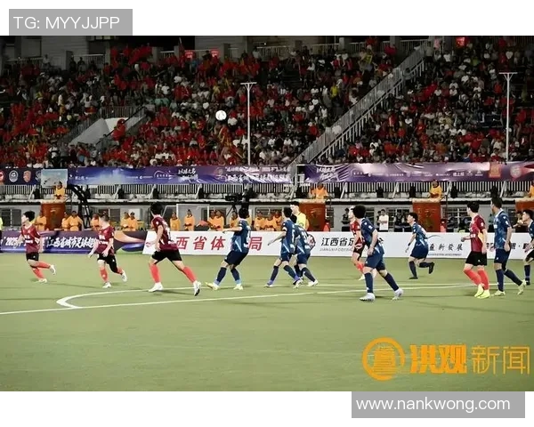 体彩店内足球明星装扮吸引球迷目光提升购彩热情 体彩店内足球明星装扮吸引球迷目光提升购彩热情