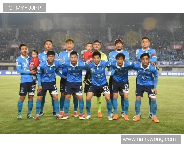 广州足球明星最新阵容揭晓引发球迷热议与期待 广州足球明星最新阵容揭晓引发球迷热议与期待